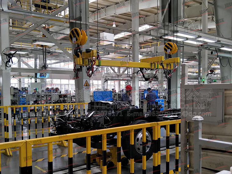 底盤上線吊裝機構